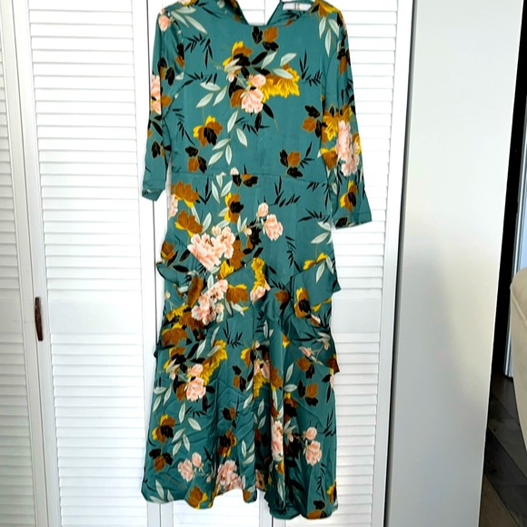 EPIK silky dress size medium NEW WHITHOUT TAG - Picture 1 of 7
